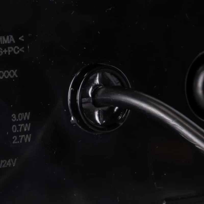 Faro posteriore rettangolare a LED per rimorchio con luci di stop, posizione, indicatori di direzione e catarifrangenti.