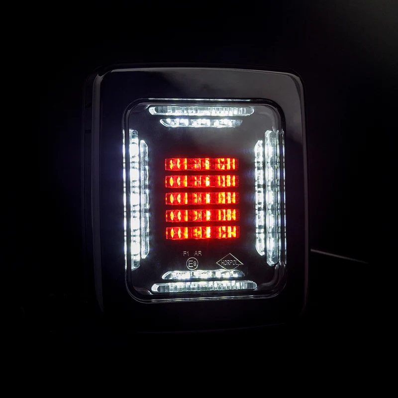 Faro Horpol a cubo con luci posteriori, di retromarcia e fendinebbia.