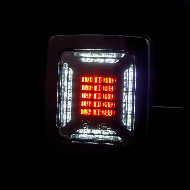 Faro Horpol a cubo con luci posteriori, di retromarcia e fendinebbia.