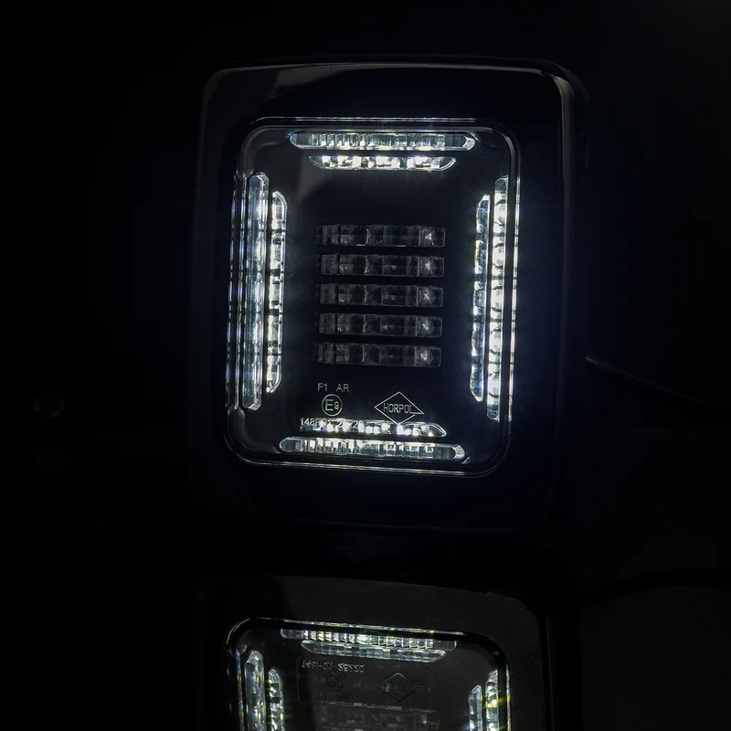 Faro Horpol a cubo con luci posteriori, di retromarcia e fendinebbia.