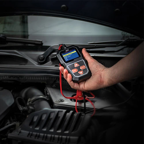 Tester e analizzatore digitale per batterie
