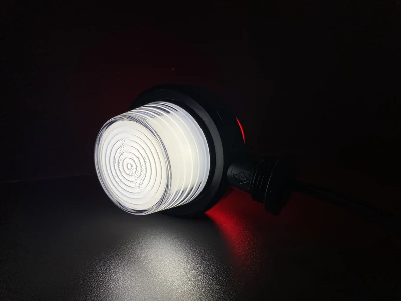 Faro di segnalazione a LED corto stile danese, vecchio stile, con lente al neon rossa e bianca.