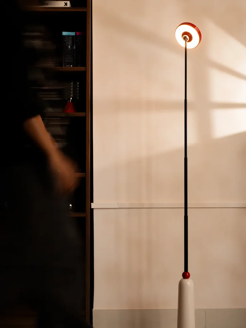 3-in-1 Frisbee Retractable Lamp
