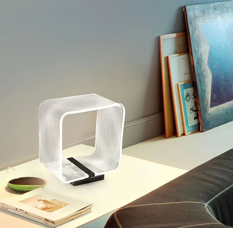 LED Tischlampe in Kubusform