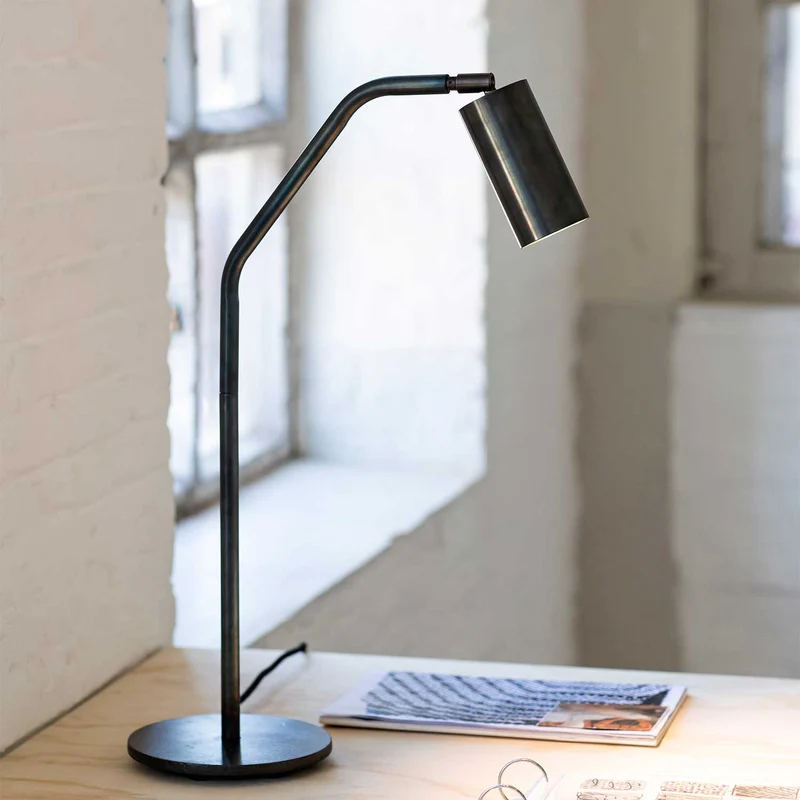 Sofisticato Nr.25 - Lampe à poser en acier bleui, style industriel