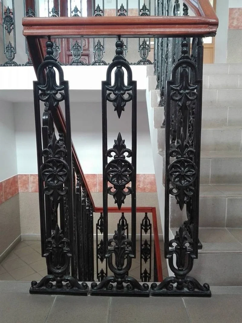 Casa Padrino Gusseisen Geländerstab Schwarz 25 x H. 103 cm - Prunkvoller Treppen Zierstab mit Ornament - Balkon & Treppen Geländer