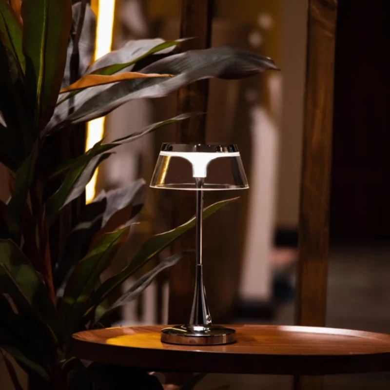 Lustra™ Table Lamp