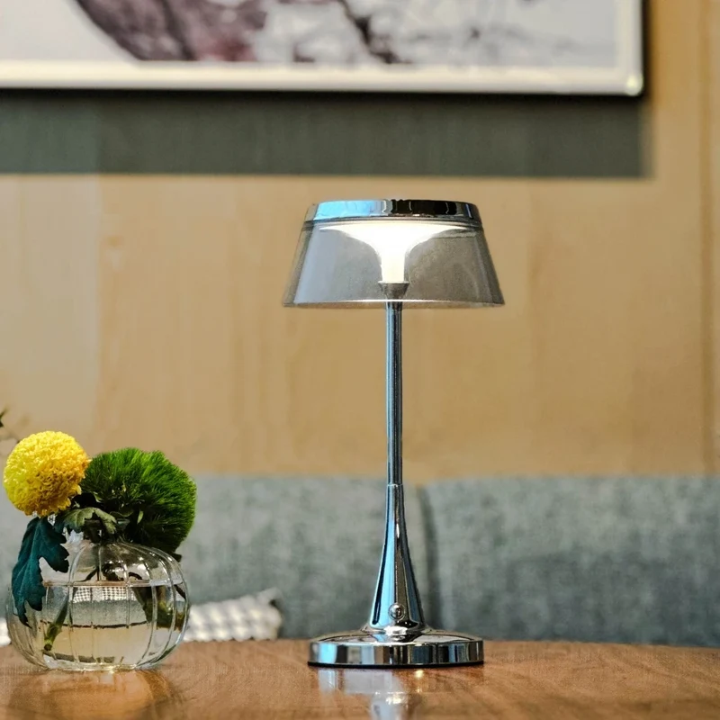 Lustra™ Table Lamp