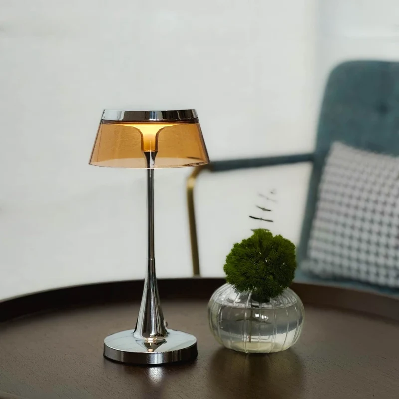 Lustra™ Table Lamp