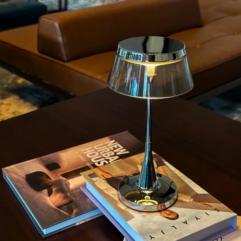Lustra™ Table Lamp