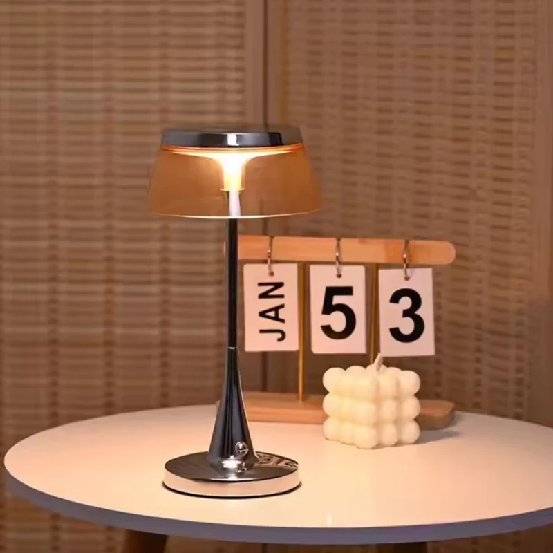 Lustra™ Table Lamp