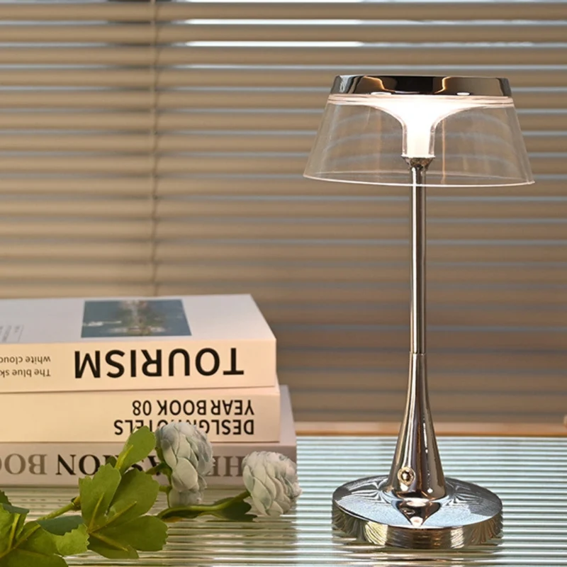 Lustra™ Table Lamp
