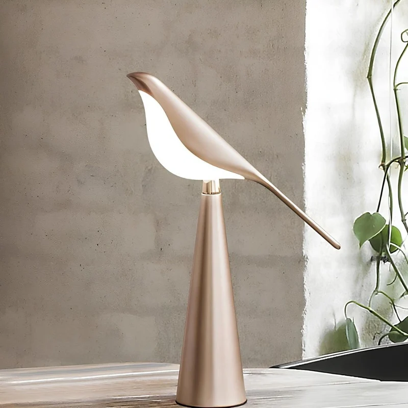 Serene Magpie Light