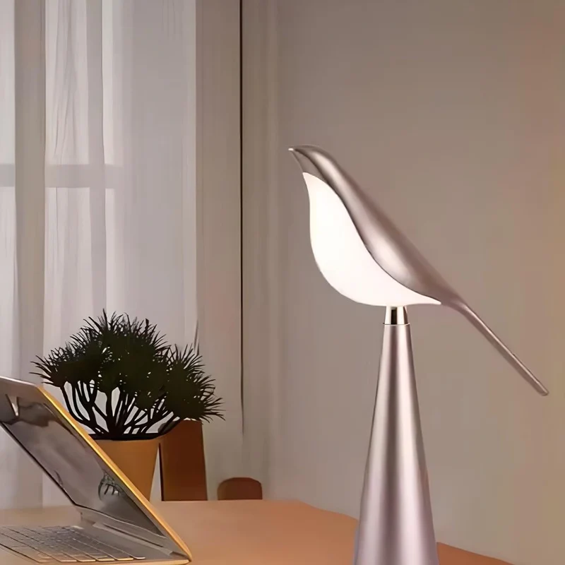 Serene Magpie Light