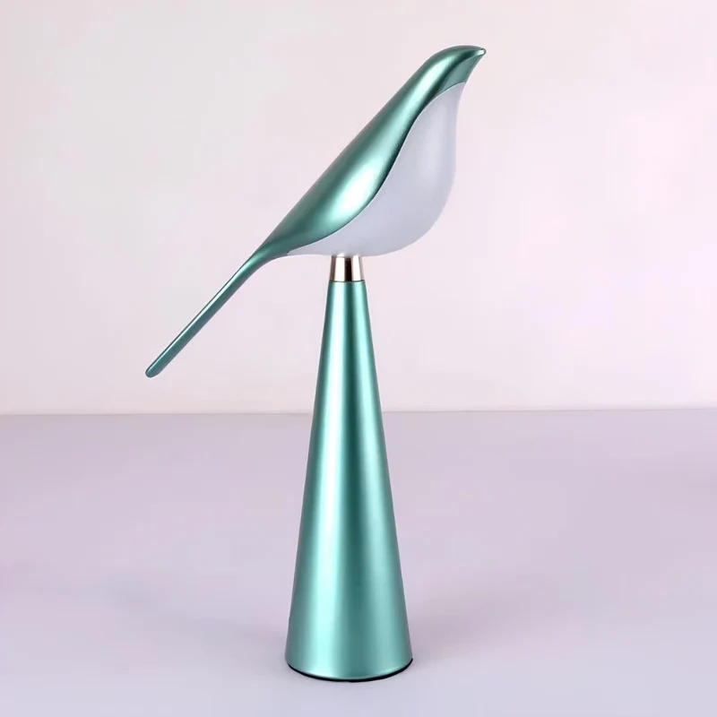 Serene Magpie Light