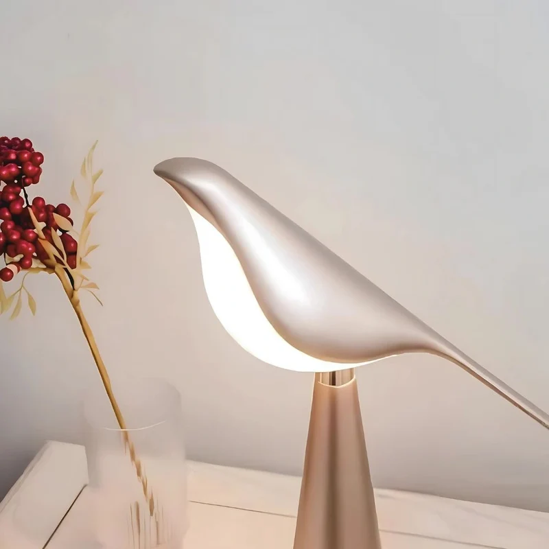 Serene Magpie Light