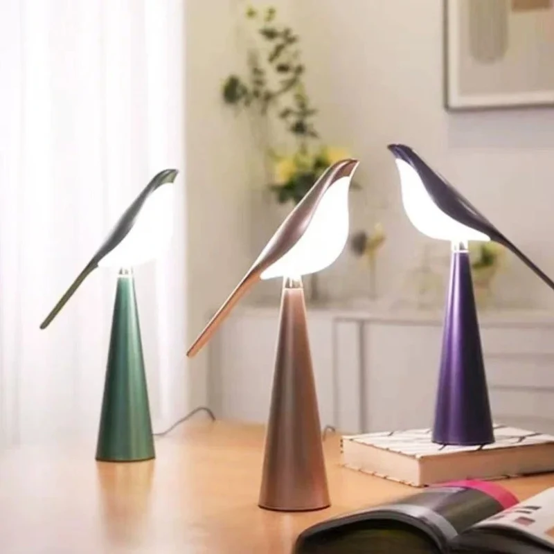 Serene Magpie Light