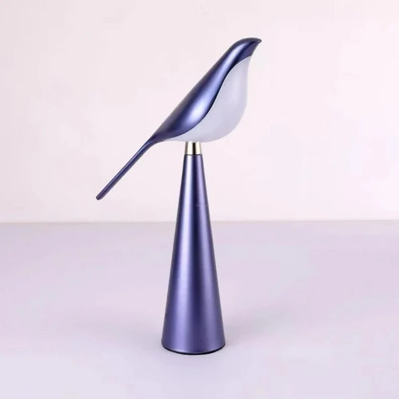 Serene Magpie Light