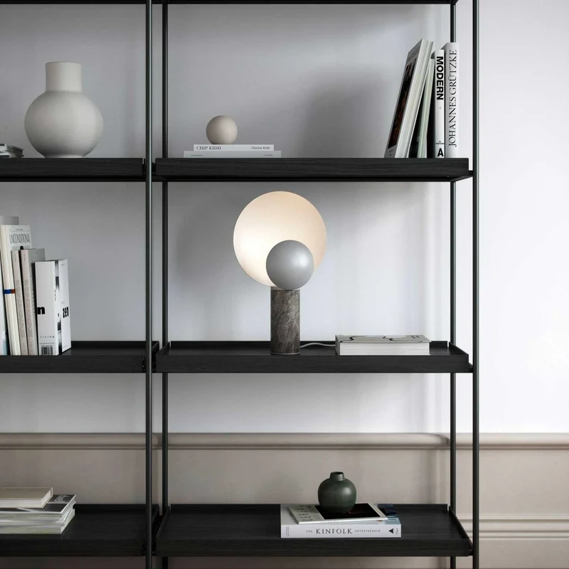 Caché - Lampe à poser à base minérale en acier et marbre, style contemporain