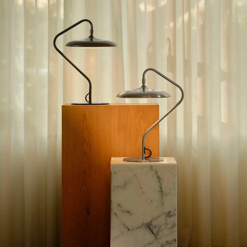 Artist - Lampe à poser à disque LED en acier, style vintage