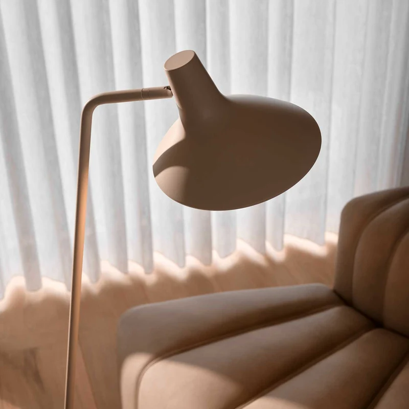 Darci - Lampadaire à long bras en acier, style moderne