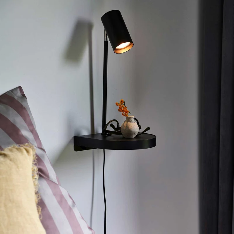 Cody - Applique murale de chevet fonctionnelle en acier, style moderne
