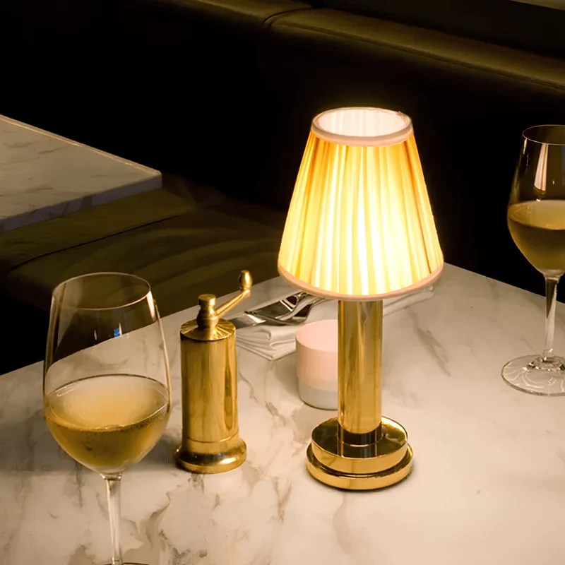 Retro Elegance Table Lamp