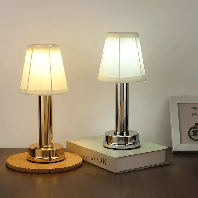 Retro Elegance Table Lamp