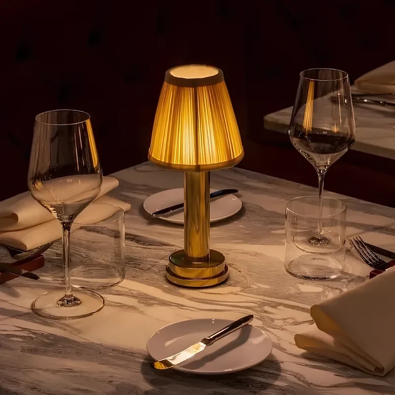 Retro Elegance Table Lamp