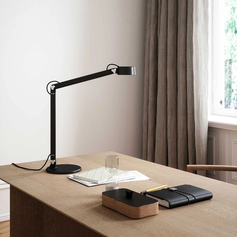 Nobu - Lampe à poser de bureau articulée en acier, style contemporain