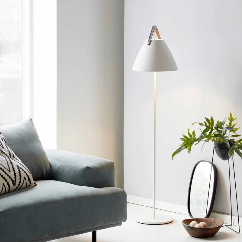Strap - Lampadaire à lanière interchangeable en acier et cuir, style scandinave