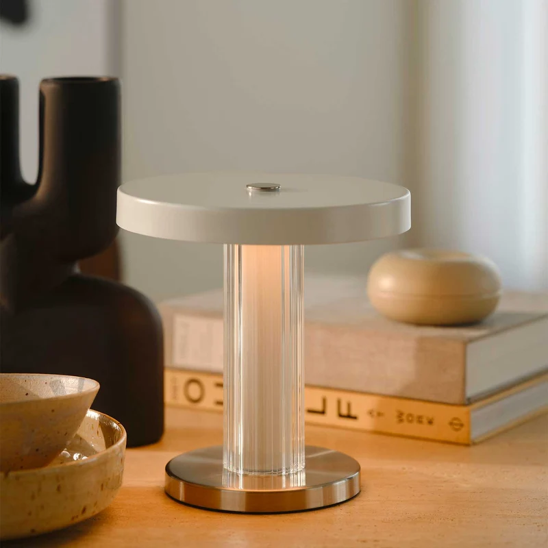 Trezzi - Lampe nomade LED à diffuseur strié en acier, verre et plastique, style vintage