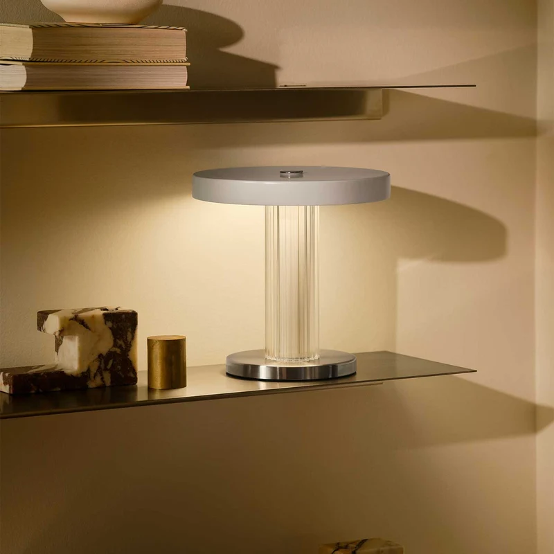 Trezzi - Lampe nomade LED à diffuseur strié en acier, verre et plastique, style vintage