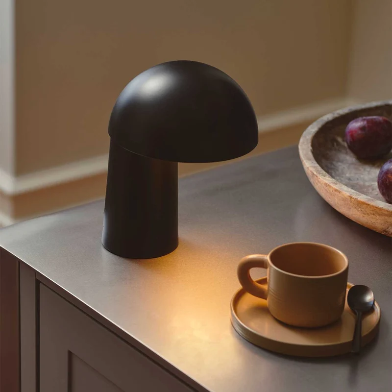Faye - Lampe à poser portable LED en acier, style contemporain