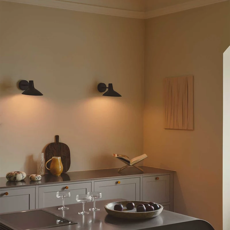 Darci - Applique murale compacte orientable en acier, style moderne