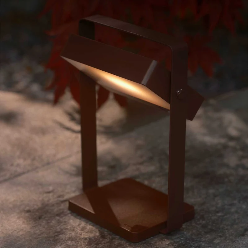 Saulio - Lampe solaire LED nomade à poignée en acier, style contemporain