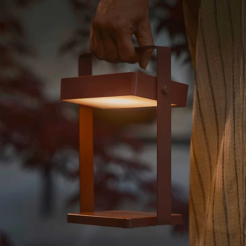 Saulio - Lampe solaire LED nomade à poignée en acier, style contemporain
