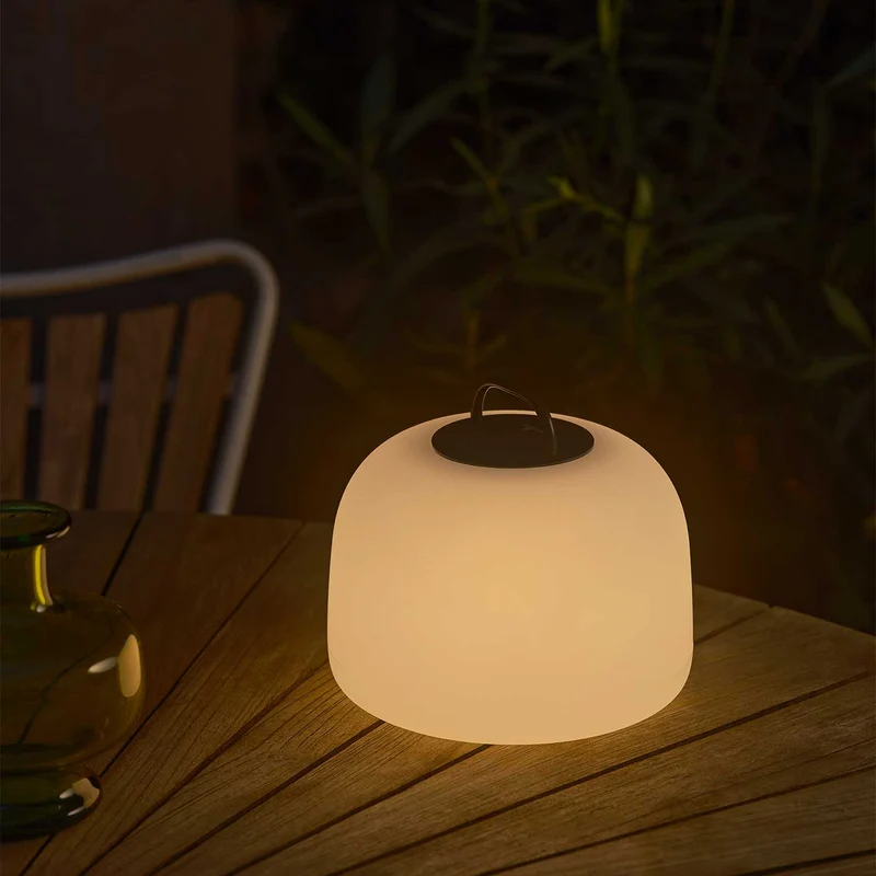 Kettle - Lampe nomade LED à poignée en plastique, style contemporain