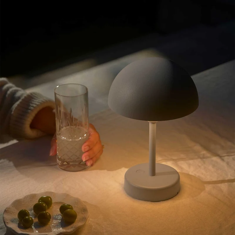 Ellen - Lampe nomade LED colorée en plastique, style contemporain