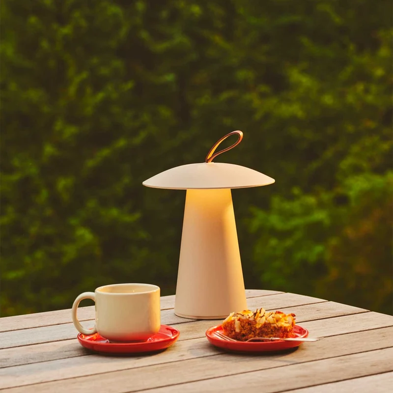Ara - Lampe nomade LED rechargeable en plastique, style contemporain