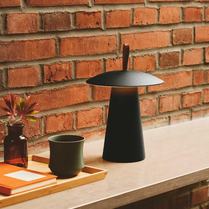Ara - Lampe nomade LED rechargeable en plastique, style contemporain