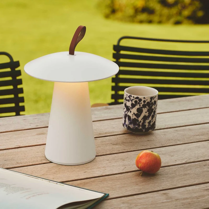 Ara - Lampe nomade LED rechargeable en plastique, style contemporain