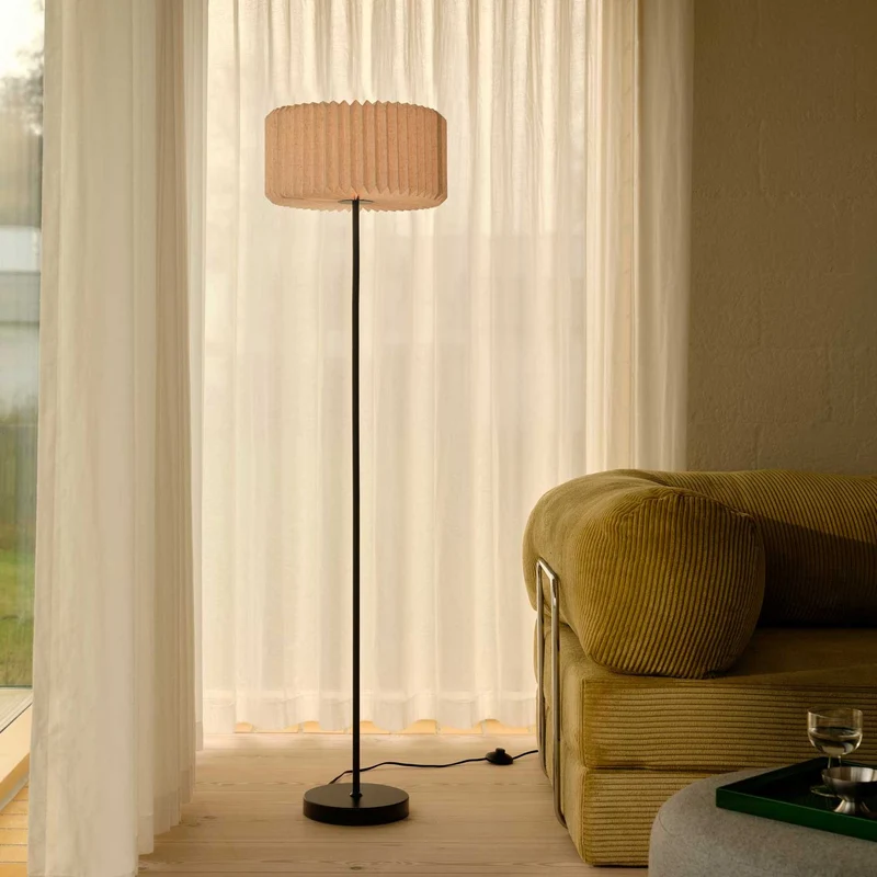 Vivienne - Lampadaire à abat-jour plissé en acier et tissu, style japandi