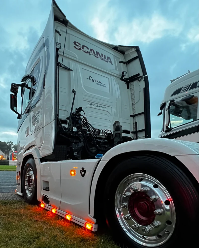 Classica luce di posizione laterale a LED/stile Hella/lente ambrata