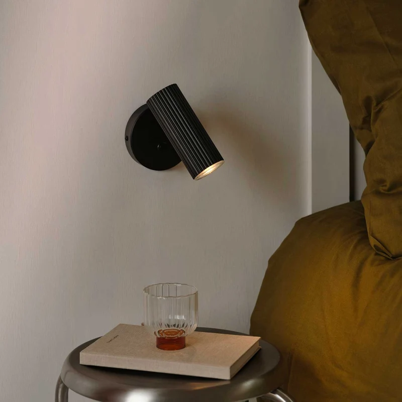 Vico - Applique murale avec port USB-C en acier, style moderne