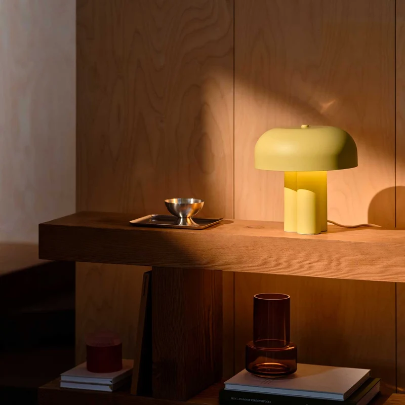 Sandro - Lampe à poser à coupole colorée en acier, style contemporain