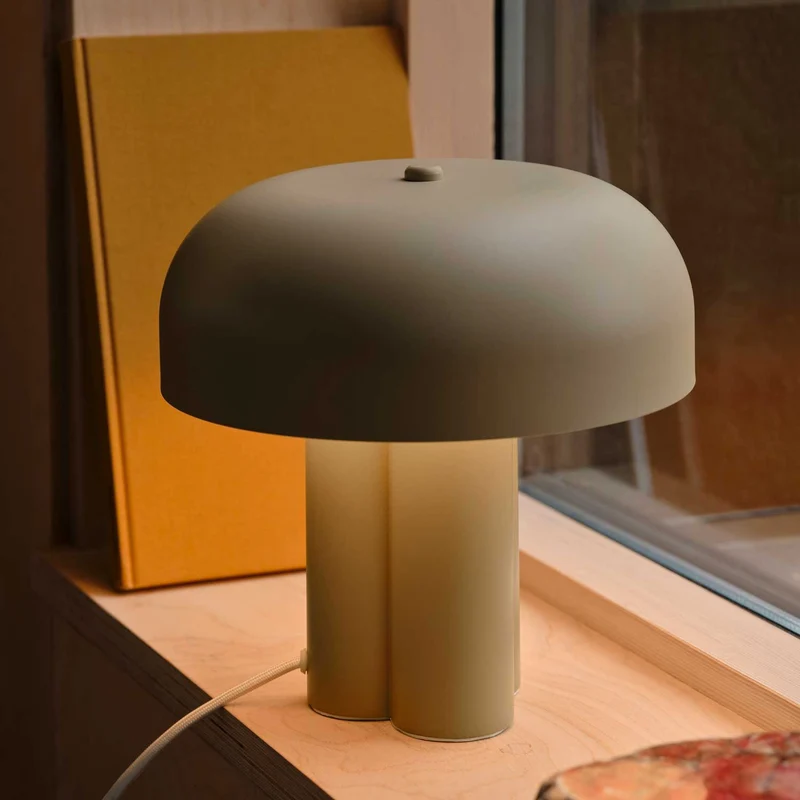 Sandro - Lampe à poser à coupole colorée en acier, style contemporain