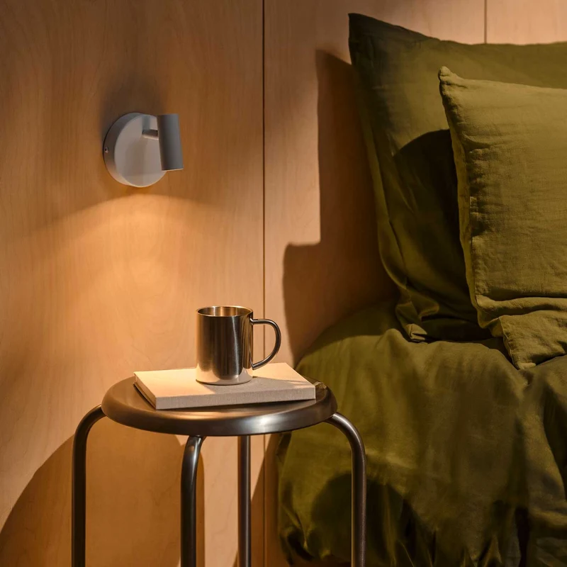 Omari - Applique murale LED liseuse orientable en acier, style moderne