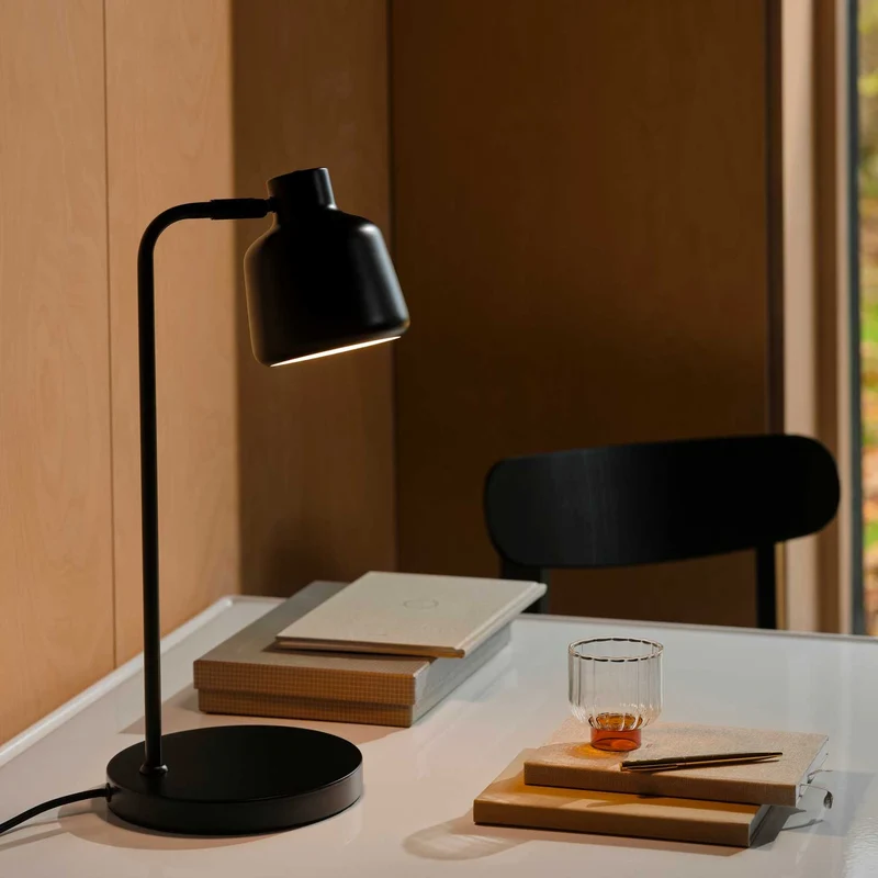 Louella - Lampe à poser de bureau orientable en acier, style contemporain