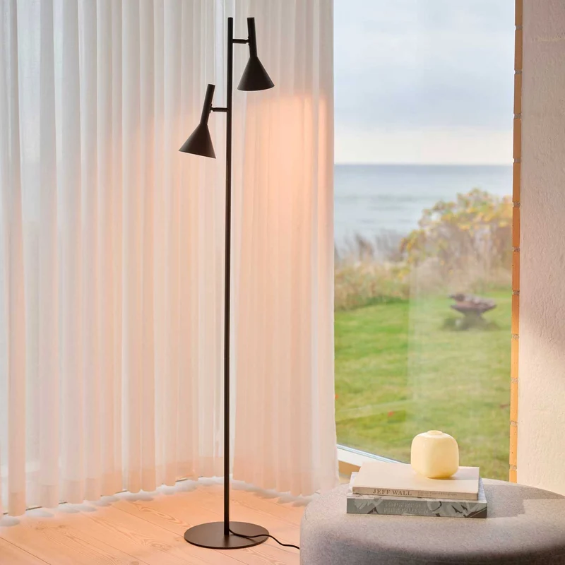 Kelvis - Lampadaire à double tête en acier, style moderne